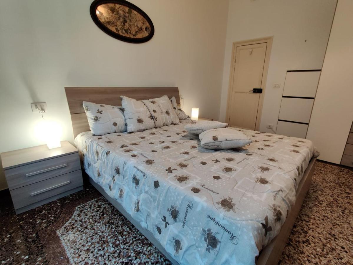 Apartment Wow - 175 Mq - Posteggio Privato - Davanti Porto Traghetti - Fino A 10 Posti Letto