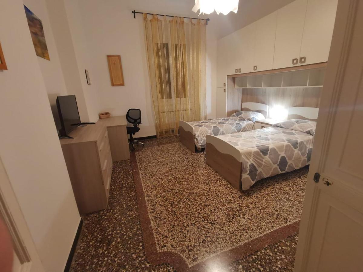 Appartement Wow - 175 Mq - Posteggio Privato - Davanti Porto Traghetti - Fino A 10 Posti Letto Genua