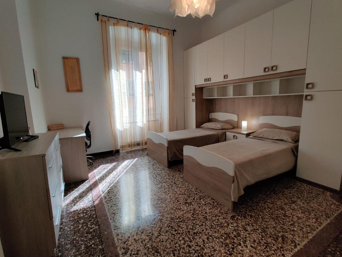 Appartement Wow - 175 Mq - Posteggio Privato - Davanti Porto Traghetti - Fino A 10 Posti Letto *