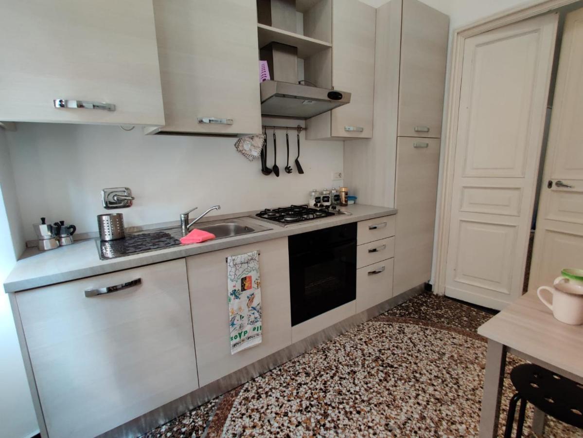 Wow - 175 Mq - Posteggio Privato - Davanti Porto Traghetti - Fino A 10 Posti Letto Appartement Genua