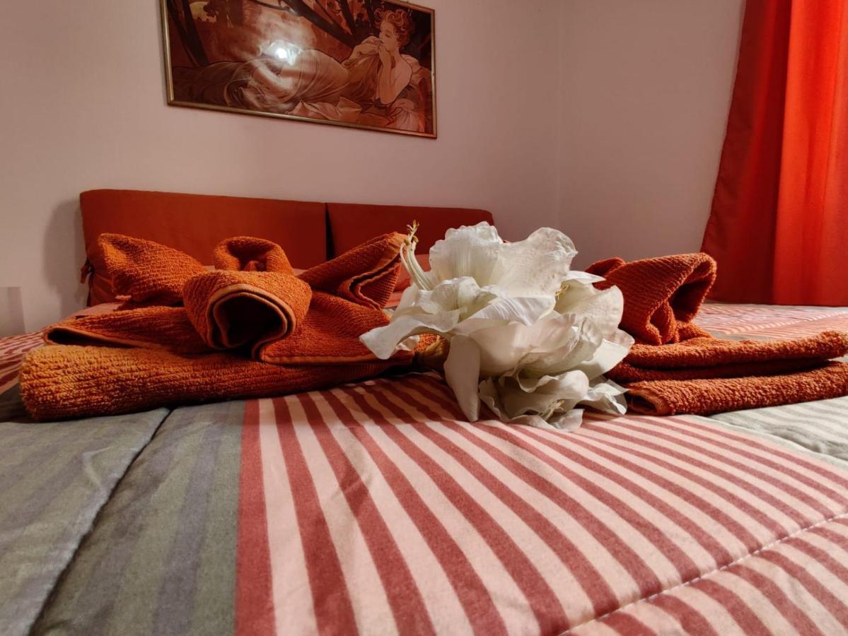 Appartement Wow - 175 Mq - Posteggio Privato - Davanti Porto Traghetti - Fino A 10 Posti Letto *