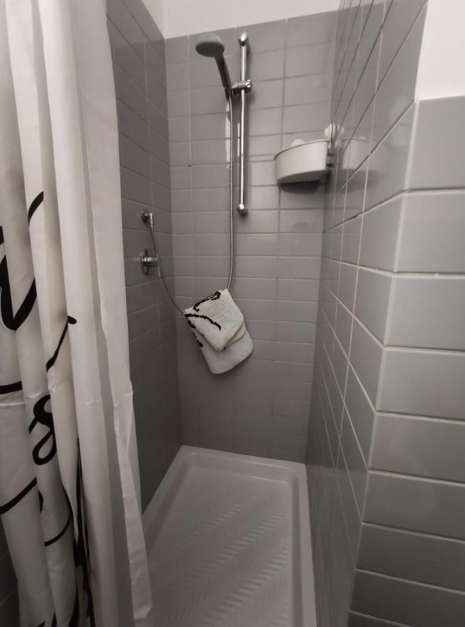 Wow - 175 Mq - Posteggio Privato - Davanti Porto Traghetti - Fino A 10 Posti Letto * Genua