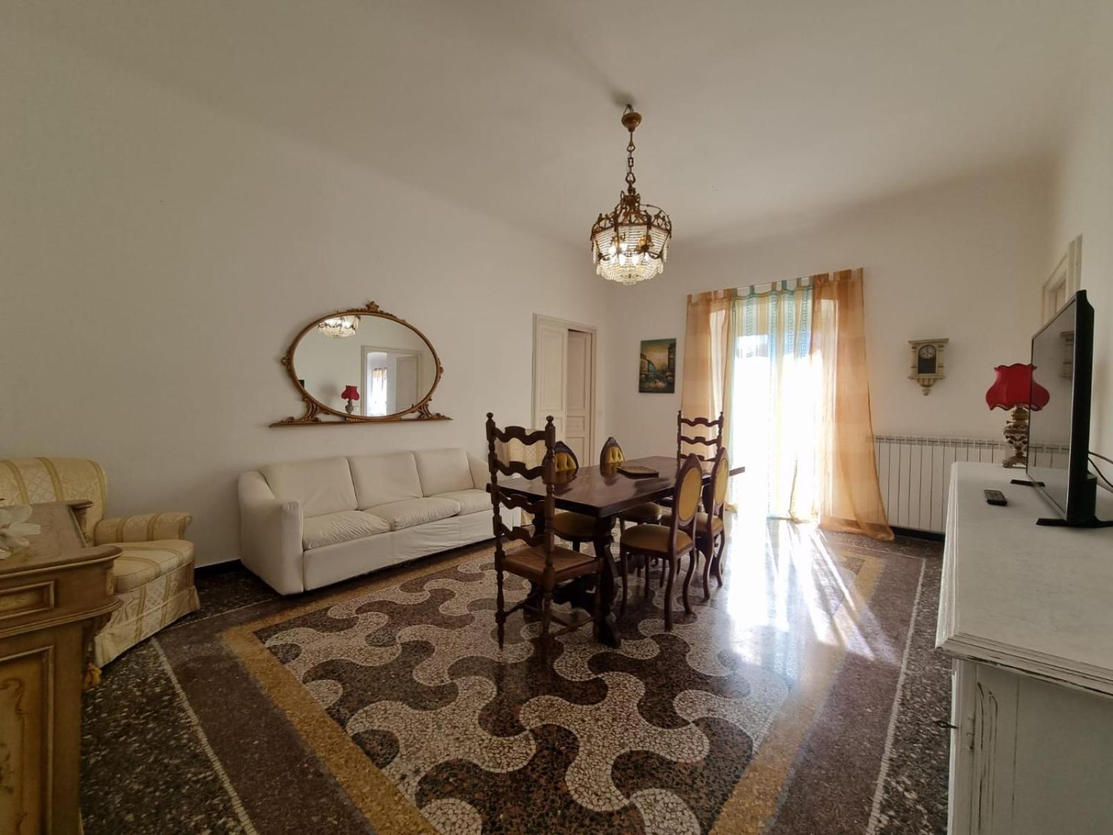 Appartement Wow - 175 Mq - Posteggio Privato - Davanti Porto Traghetti - Fino A 10 Posti Letto *